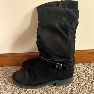 Big kid boot. Size 5 black